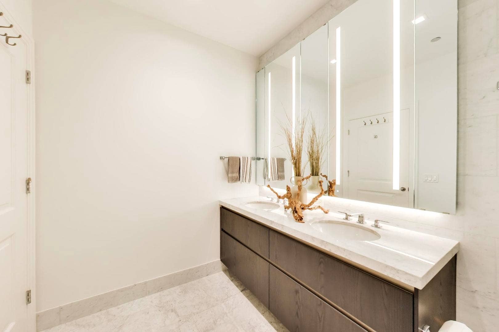 363 E Wacker Drive, #5105, Chicago, IL 60601