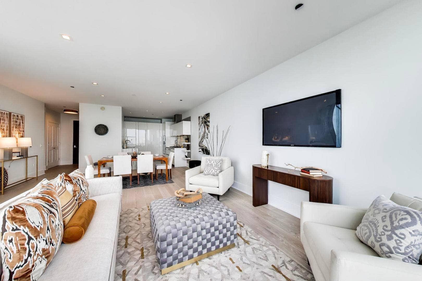 363 E Wacker Drive, #5105, Chicago, IL 60601