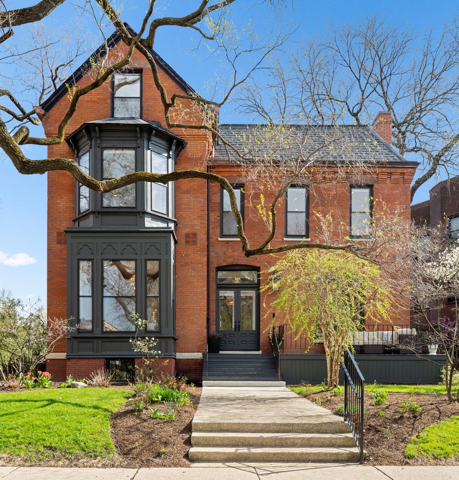 Property photo for 835 W Chalmers Place, Chicago, IL