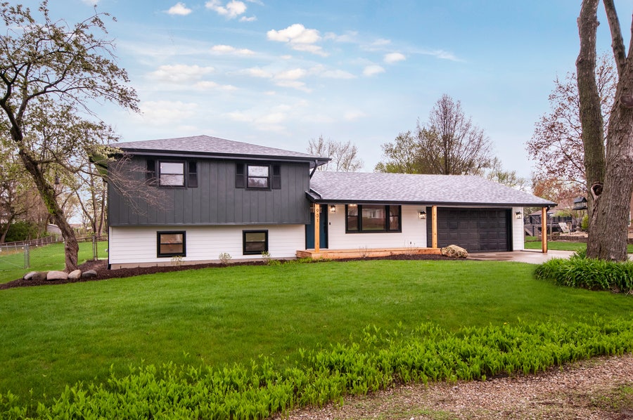 Property photo for 931 Regent Street, New Lenox, IL