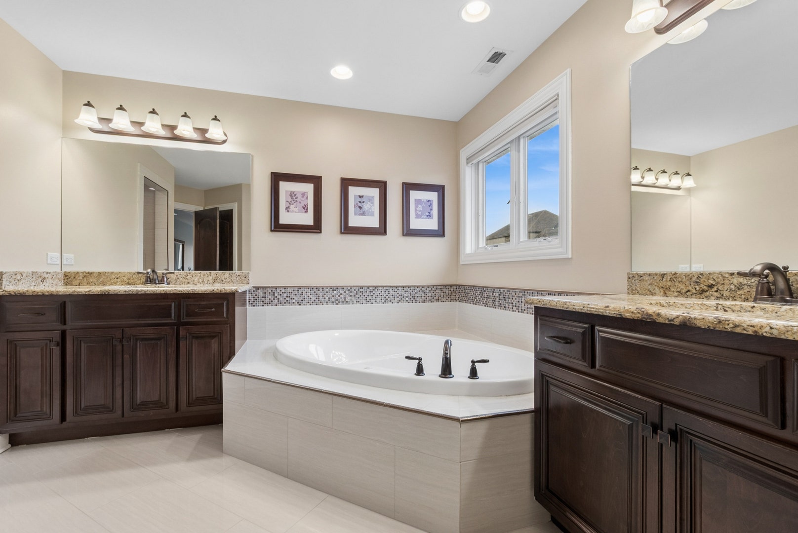 10835 Scarlet Drive, Orland Park, IL 60467 10835 Scarlet Drive, Orland Park, IL 60467