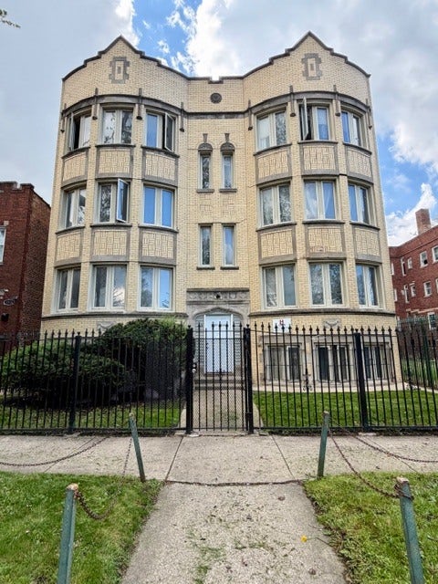 Property photo for 7932 S KINGSTON Avenue, #1S, Chicago, IL