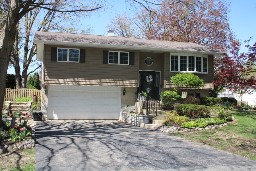 Property photo for 207 York Place, New Lenox, IL