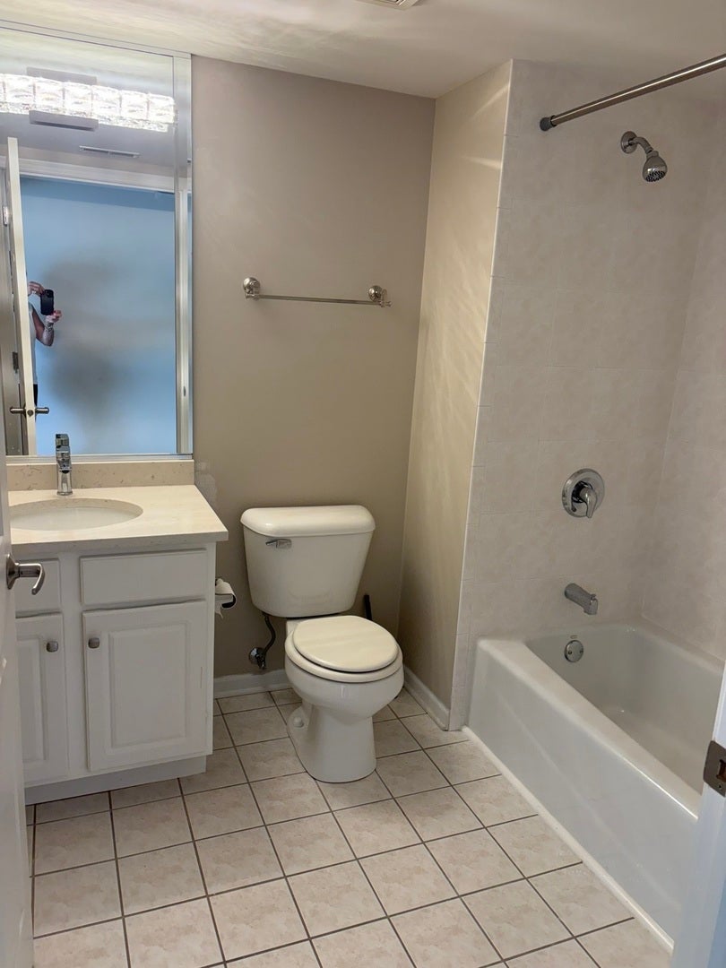 14100 Sheffield Drive, #203, Homer Glen, IL 60491 14100 Sheffield Drive, #203, Homer Glen, IL 60491