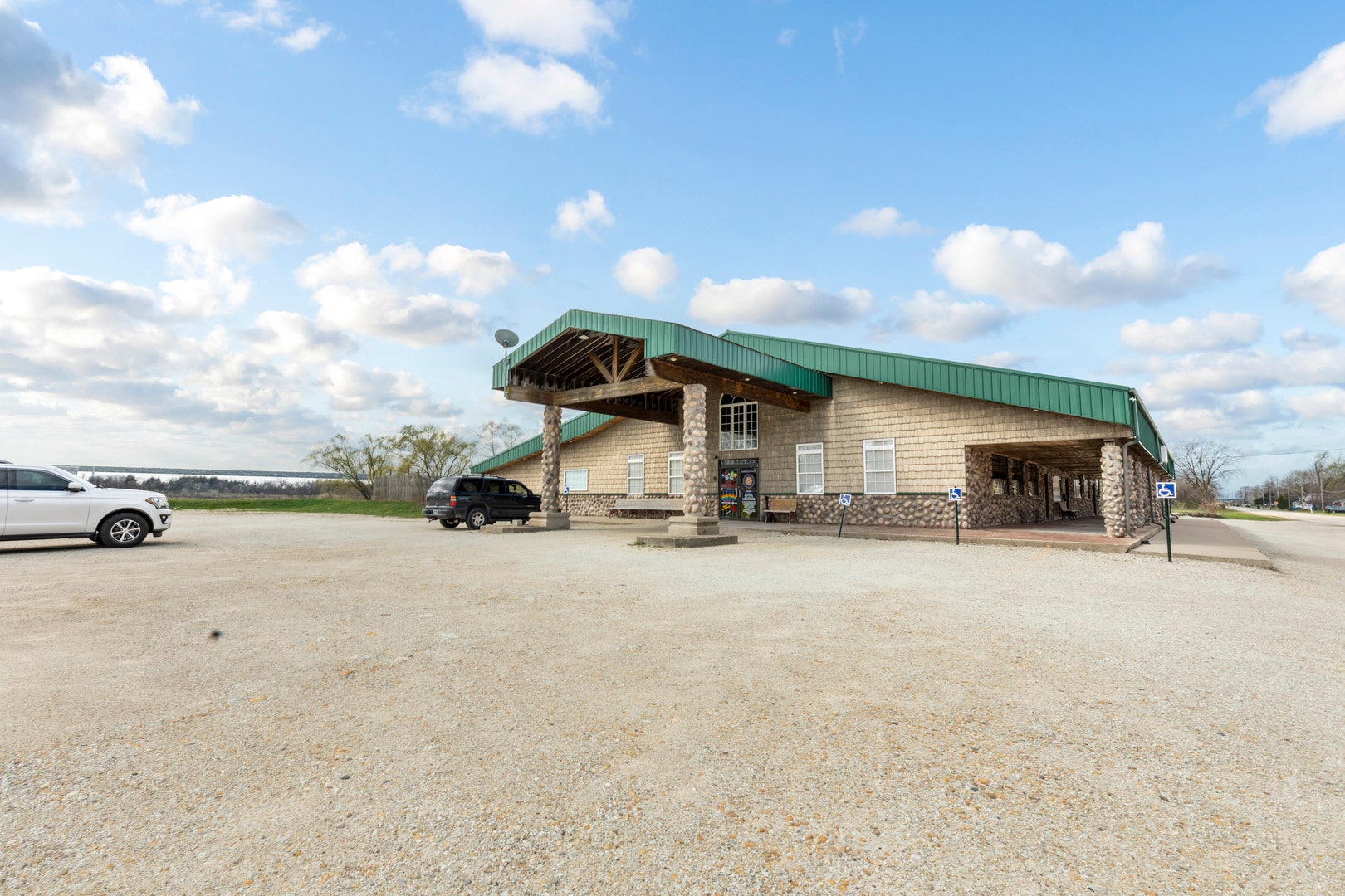 551 W Kennedy Road, Braidwood, IL 60408 551 W Kennedy Road, Braidwood, IL 60408
