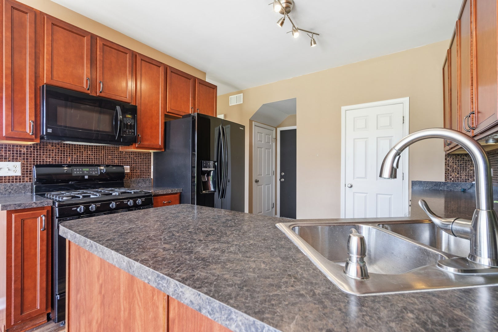 15329 Kenmare Circle, Manhattan, IL 60442 15329 Kenmare Circle, Manhattan, IL 60442