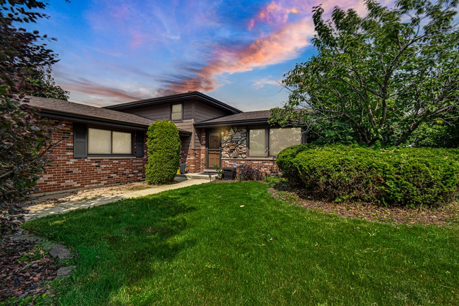 Property photo for 15601 Ridgeland Avenue, Oak Forest, IL