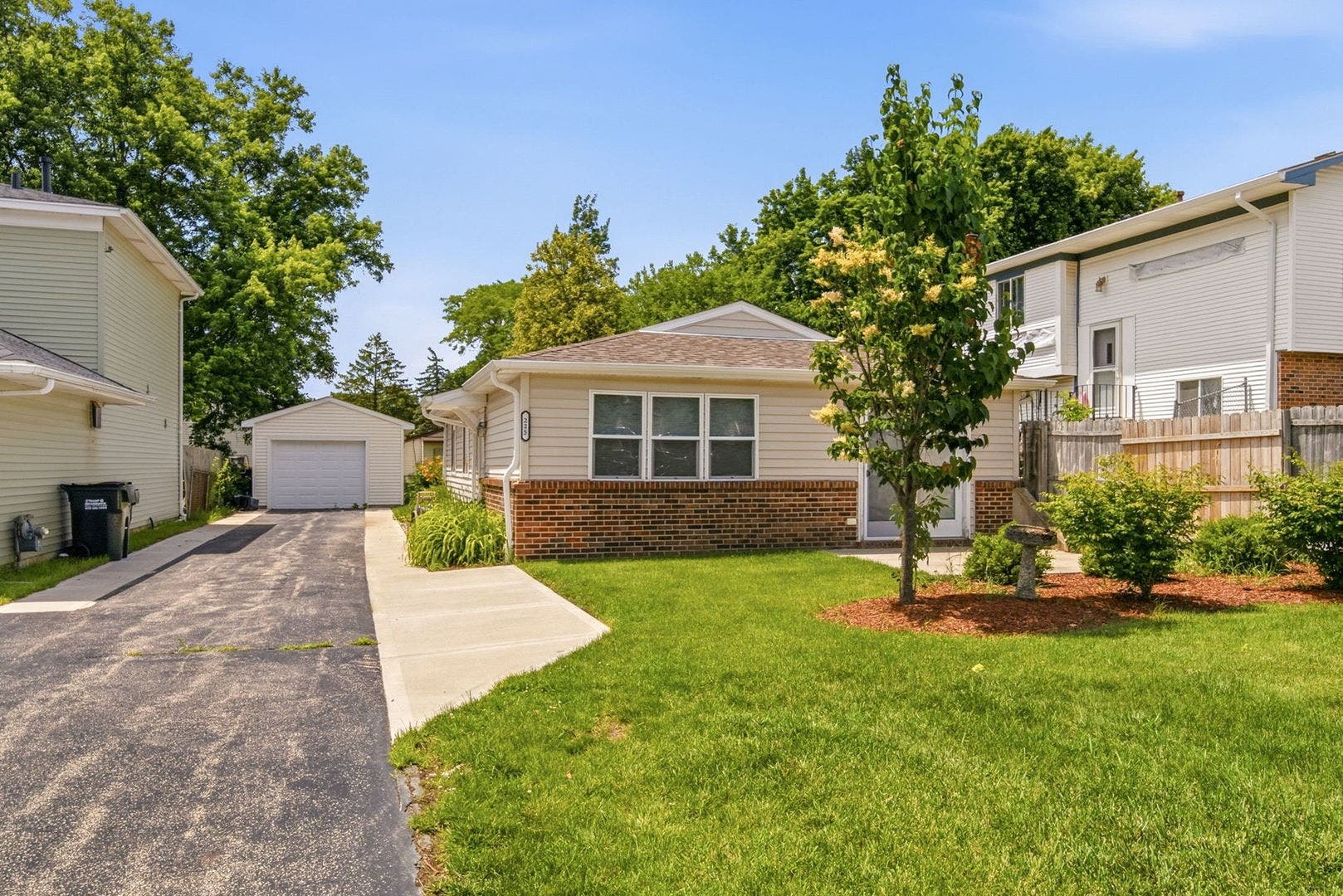 225 Mill Stream Drive, Bolingbrook, IL 60440 225 Mill Stream Drive, Bolingbrook, IL 60440