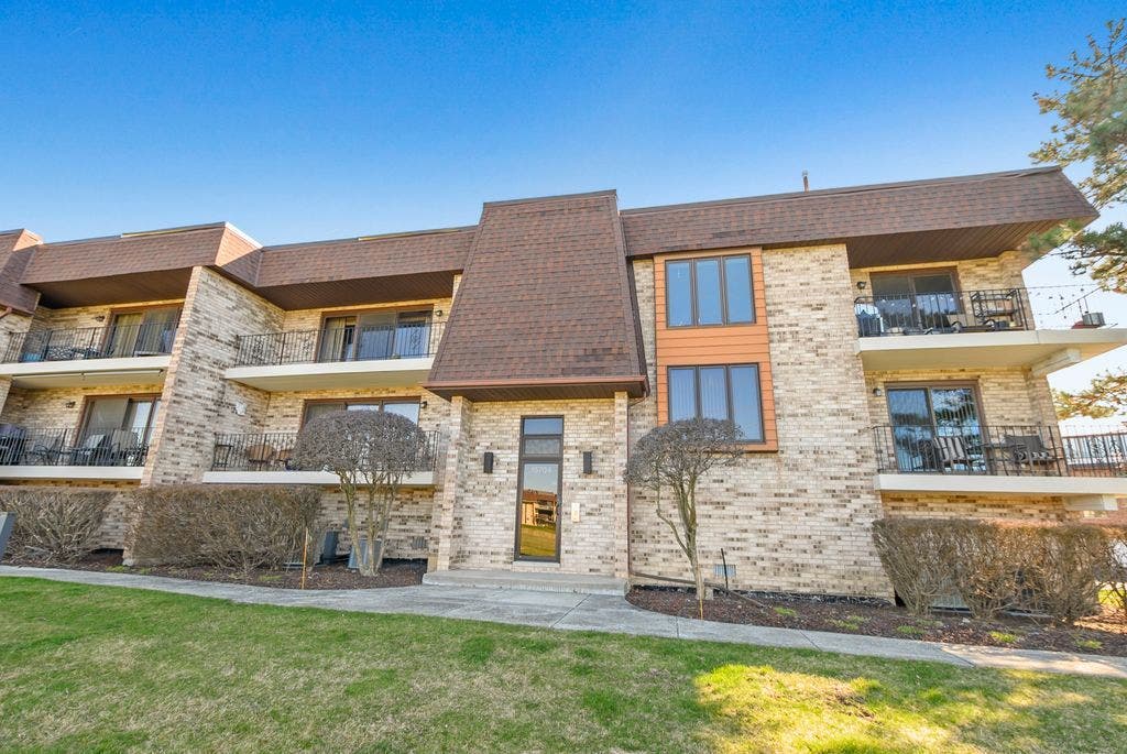 15704 Deerfield Court, #2N, Orland Park, IL 60462 15704 Deerfield Court, #2N, Orland Park, IL 60462