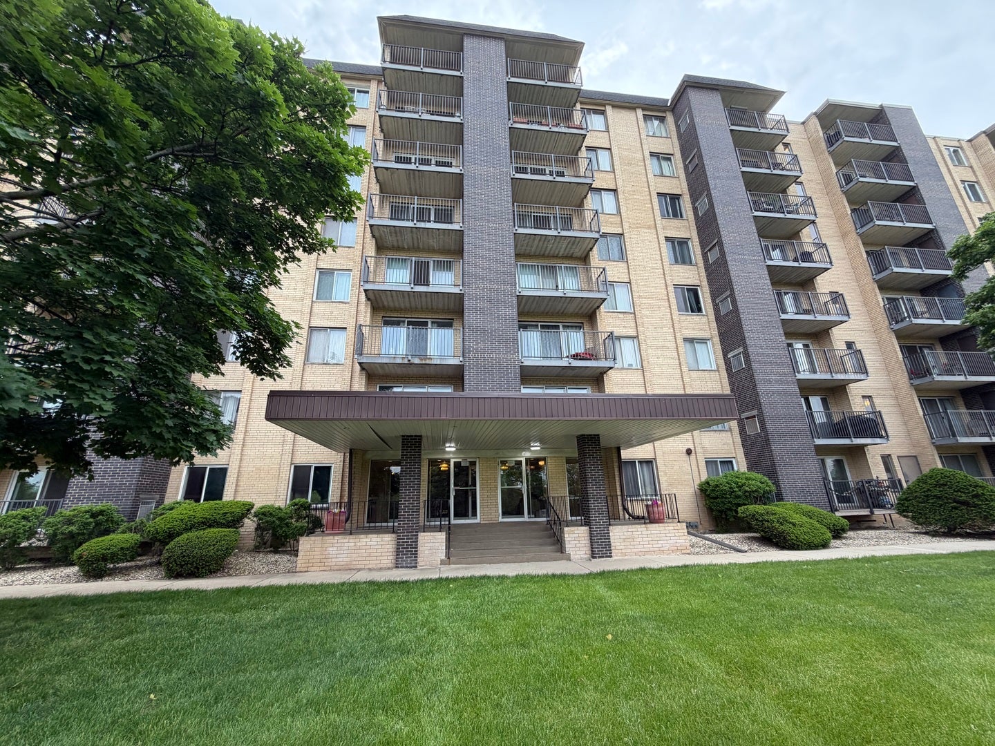 5400 Walnut Avenue, #803, Downers Grove, IL 60515