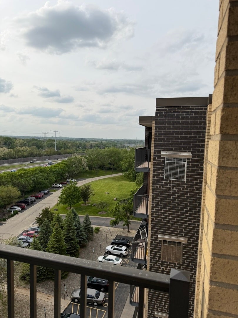 5400 Walnut Avenue, #803, Downers Grove, IL 60515