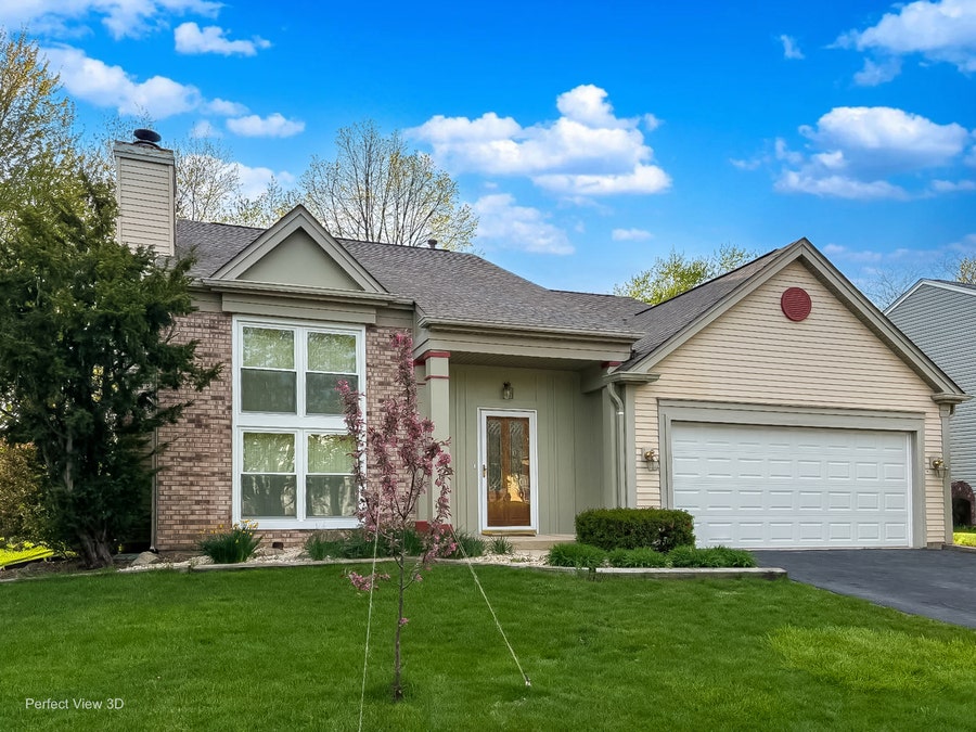 Property photo for 1424 FARRINGTON Lane, Aurora, IL