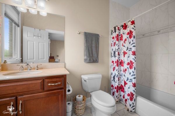 bathroom in 2nd bedroom
