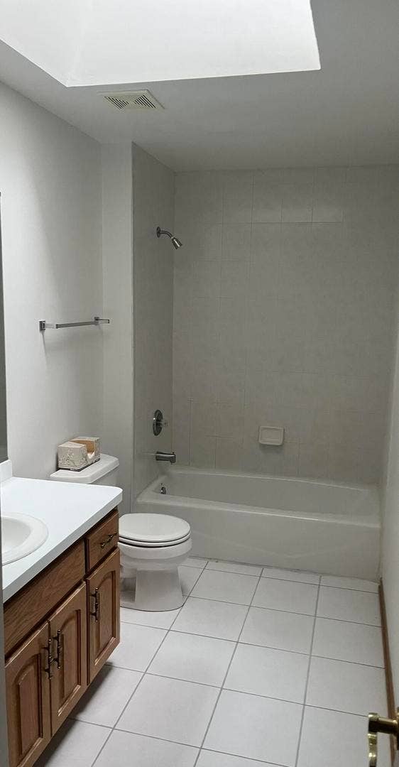8413 Brookside Glen Drive, Tinley Park, IL 60487 8413 Brookside Glen Drive, Tinley Park, IL 60487