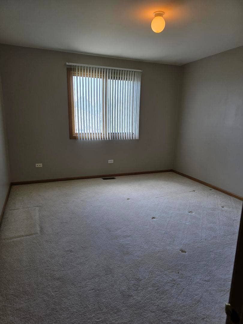 8413 Brookside Glen Drive, Tinley Park, IL 60487 8413 Brookside Glen Drive, Tinley Park, IL 60487