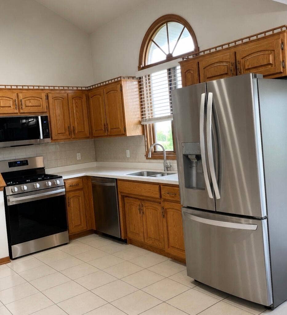 8413 Brookside Glen Drive, Tinley Park, IL 60487 8413 Brookside Glen Drive, Tinley Park, IL 60487