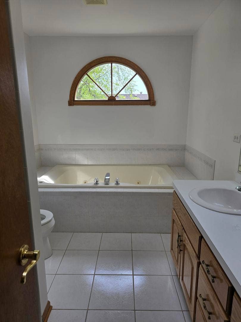 8413 Brookside Glen Drive, Tinley Park, IL 60487 8413 Brookside Glen Drive, Tinley Park, IL 60487