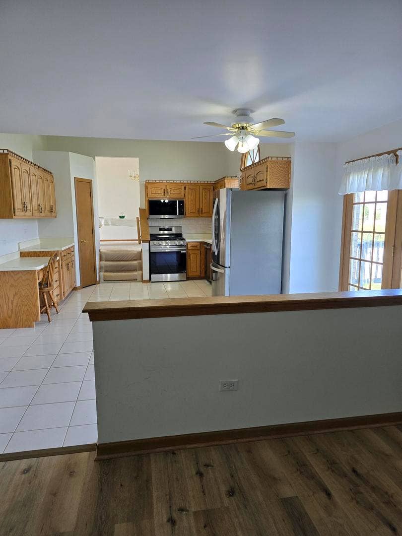 8413 Brookside Glen Drive, Tinley Park, IL 60487 8413 Brookside Glen Drive, Tinley Park, IL 60487