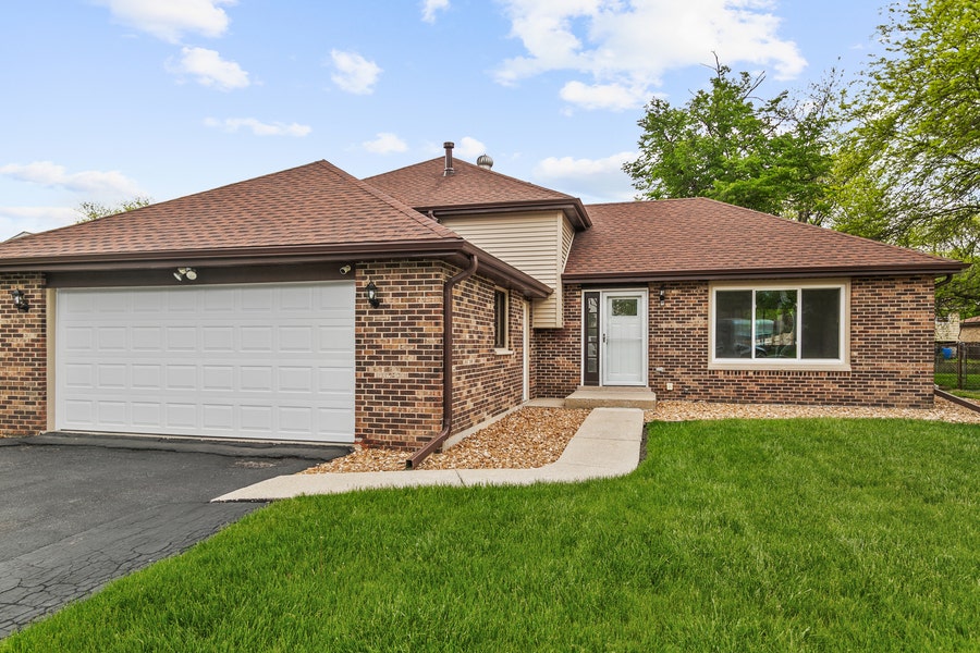 Property photo for 1037 185th Place, Homewood, IL