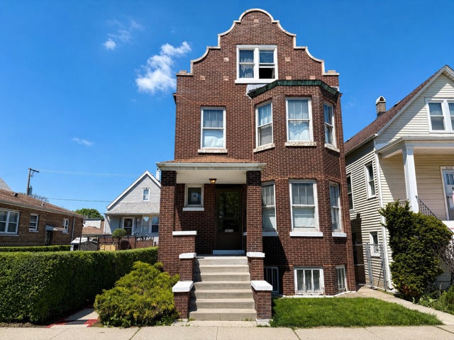 Property photo for 3024 W 40th Place, Chicago, IL