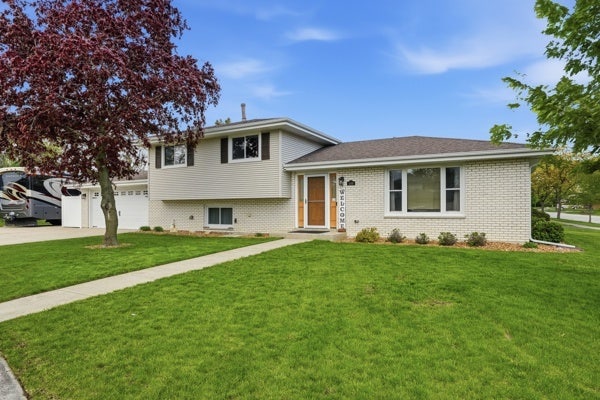 Property photo for 549 Willow Lane, Beecher, IL