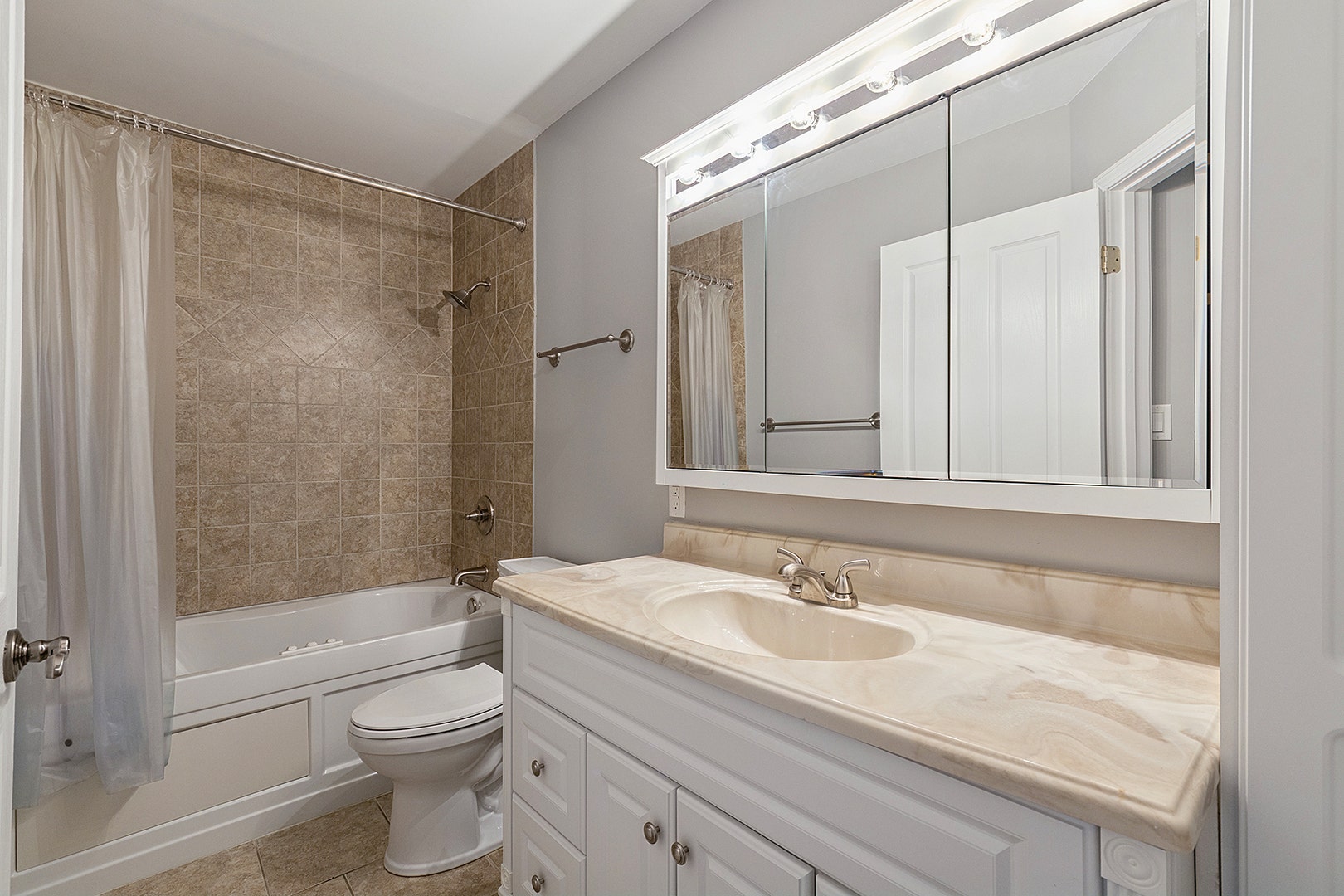16324 Brementowne Drive, Tinley Park, IL 60477 16324 Brementowne Drive, Tinley Park, IL 60477