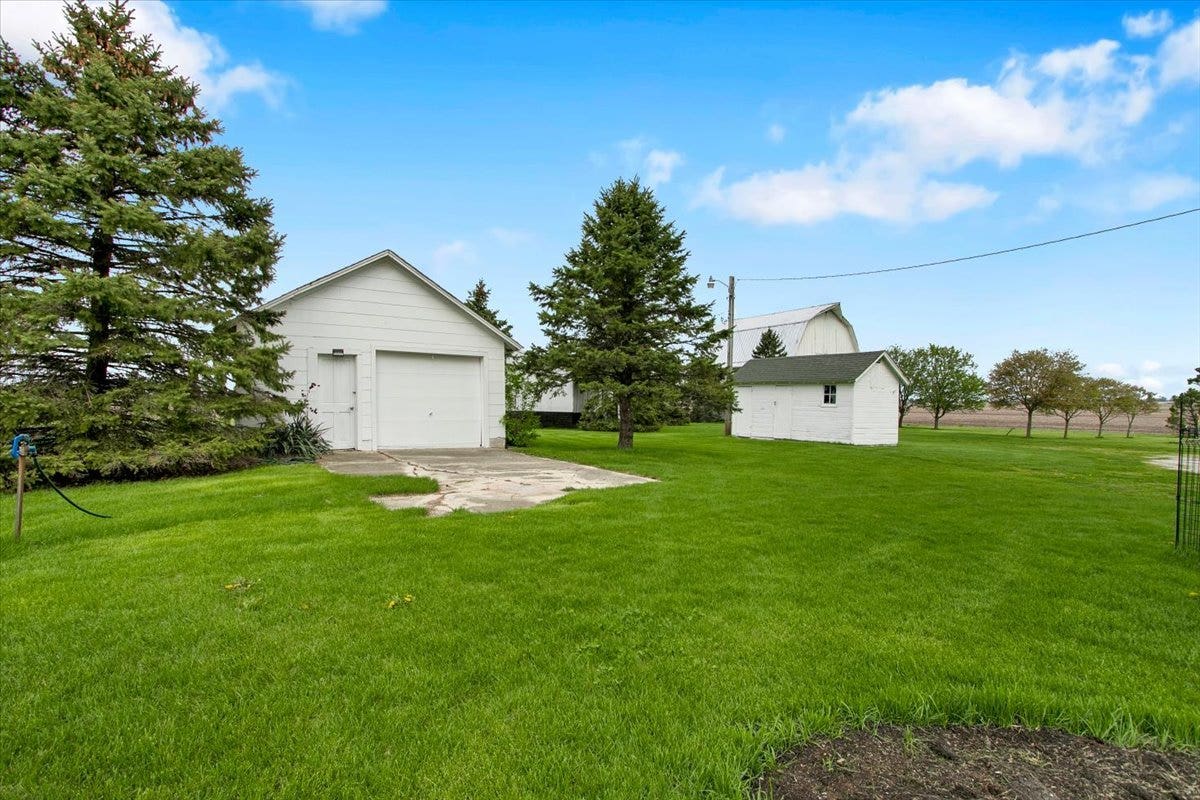 12495 Grove Road, Minooka, IL 60447 12495 Grove Road, Minooka, IL 60447