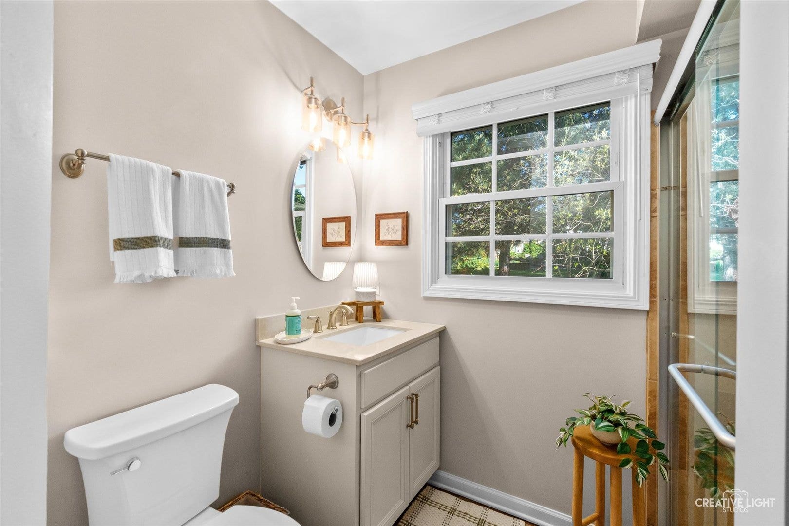 Main level full bathroom