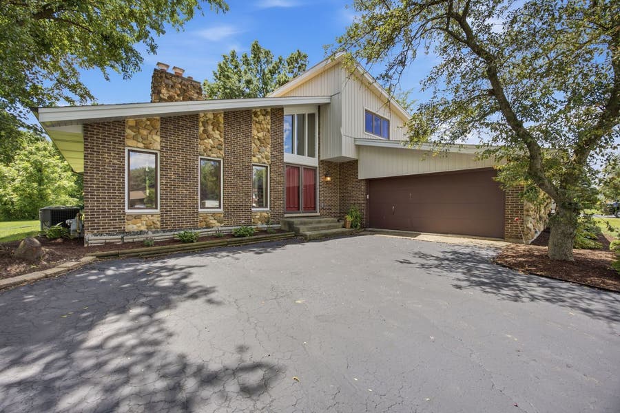 Property photo for 19W471 Deerpath Lane, Lemont, IL
