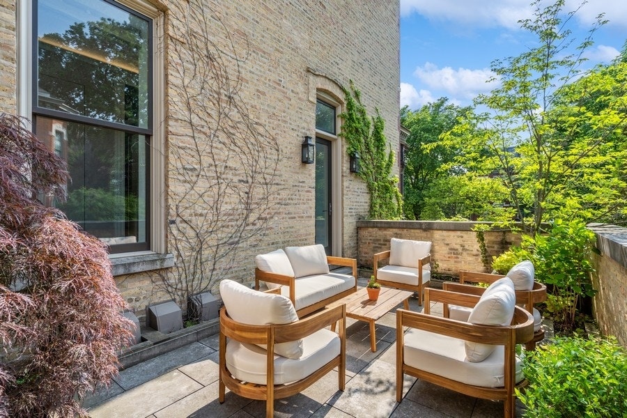 1407 N Hoyne Avenue, Chicago, IL 60622 1407 N Hoyne Avenue, Chicago, IL 60622