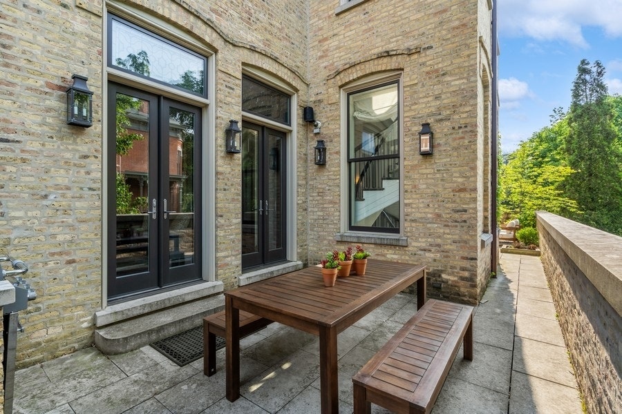 1407 N Hoyne Avenue, Chicago, IL 60622 1407 N Hoyne Avenue, Chicago, IL 60622