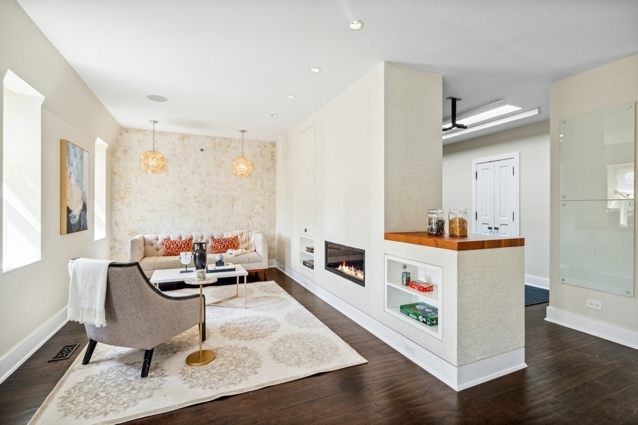 1407 N Hoyne Avenue, Chicago, IL 60622 1407 N Hoyne Avenue, Chicago, IL 60622