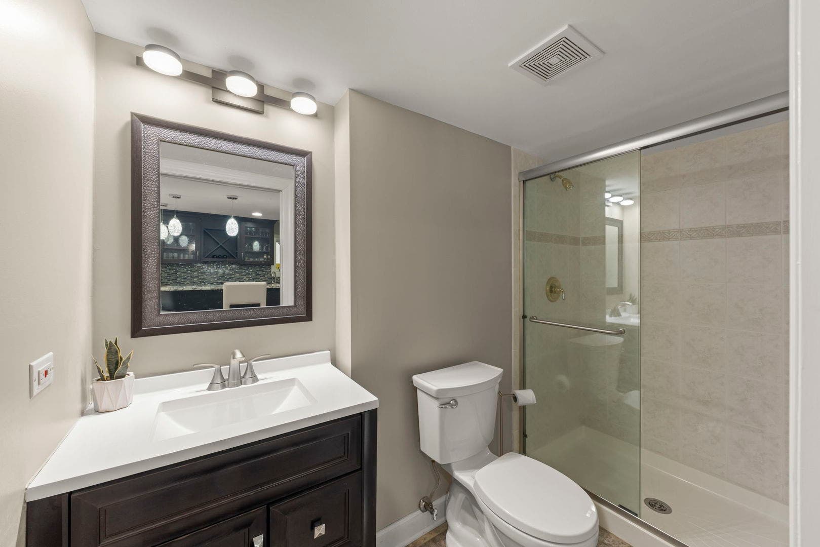 11019 Shenandoah Drive, Orland Park, IL 60467 Basement bathroom