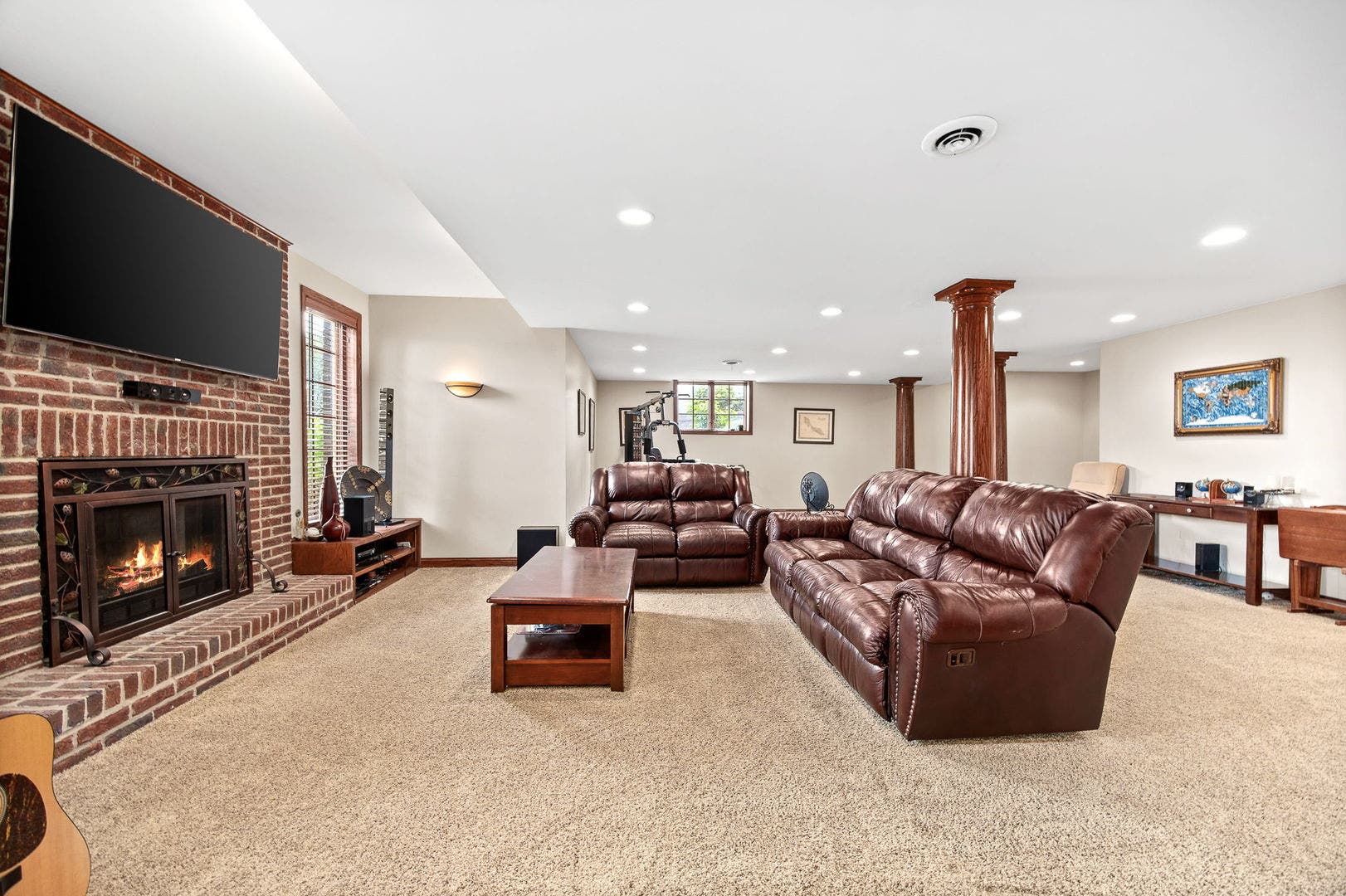 1045 Hilltop Drive, Lemont, IL 60439 1045 Hilltop Drive, Lemont, IL 60439