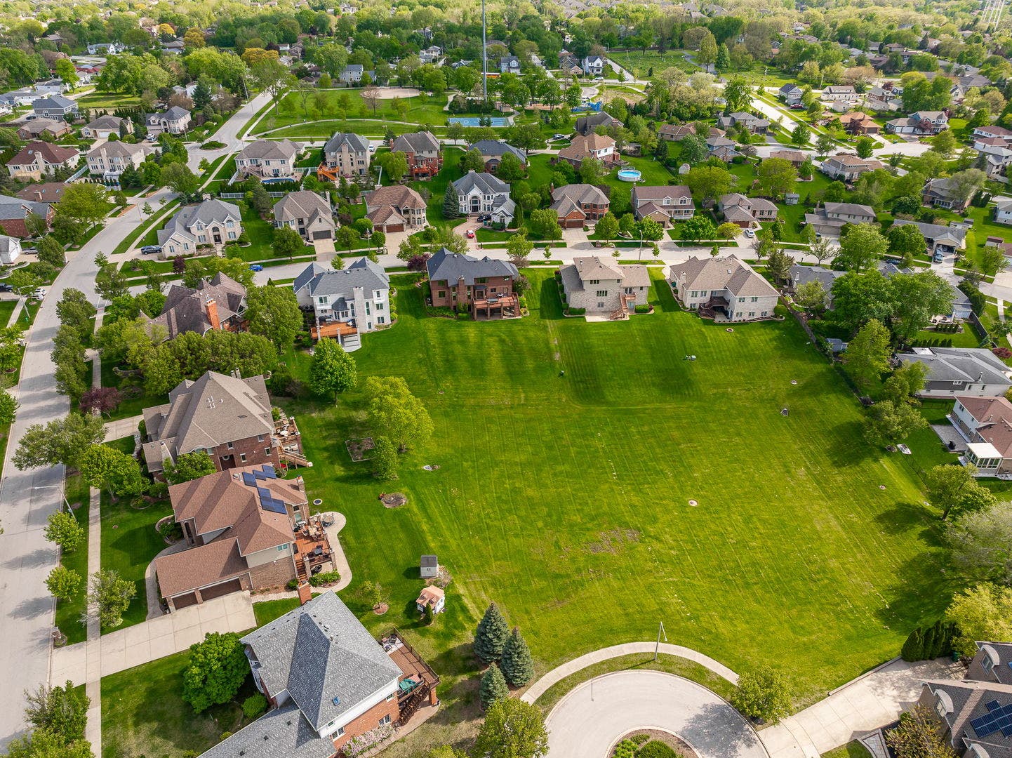 1045 Hilltop Drive, Lemont, IL 60439 1045 Hilltop Drive, Lemont, IL 60439