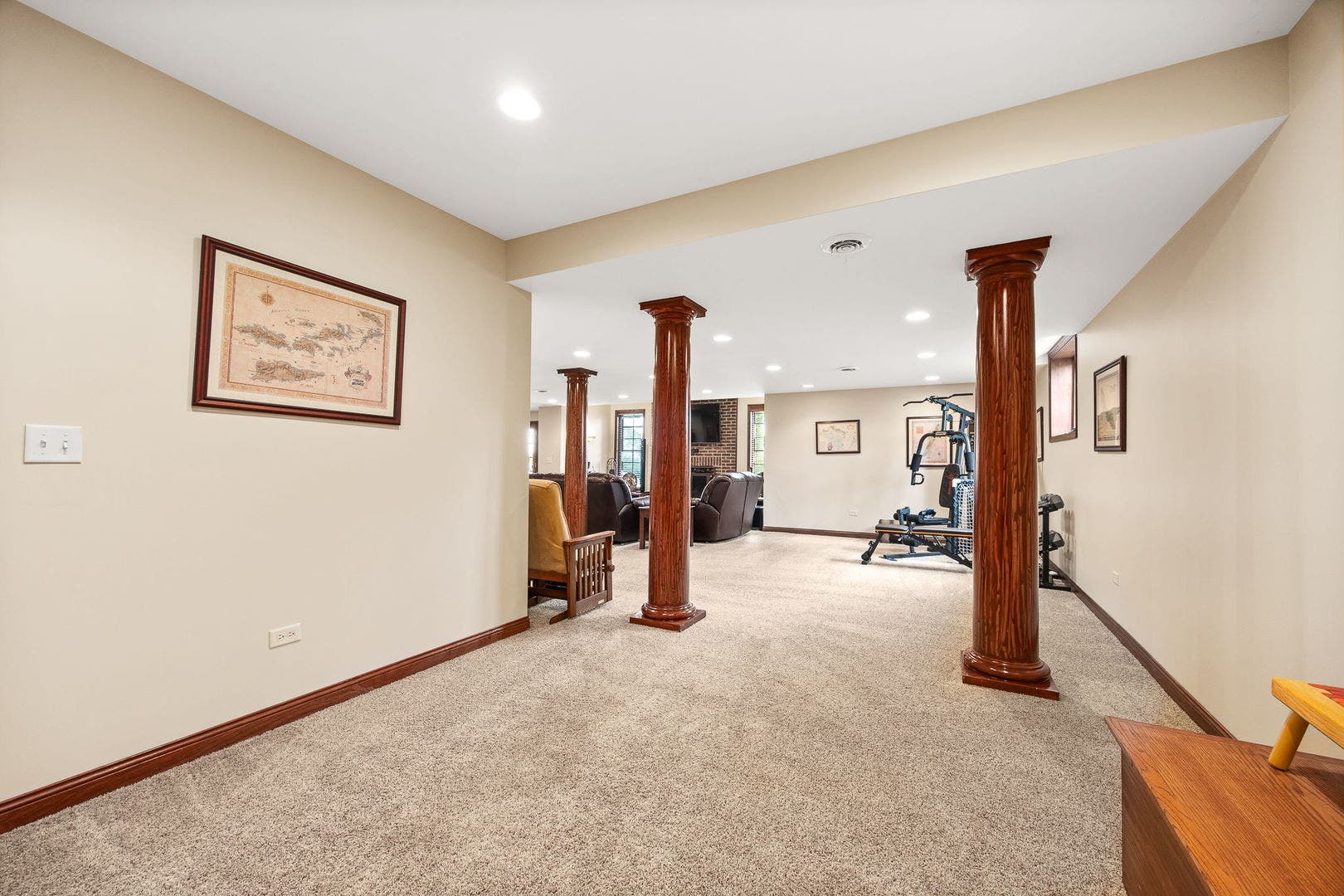 1045 Hilltop Drive, Lemont, IL 60439 1045 Hilltop Drive, Lemont, IL 60439