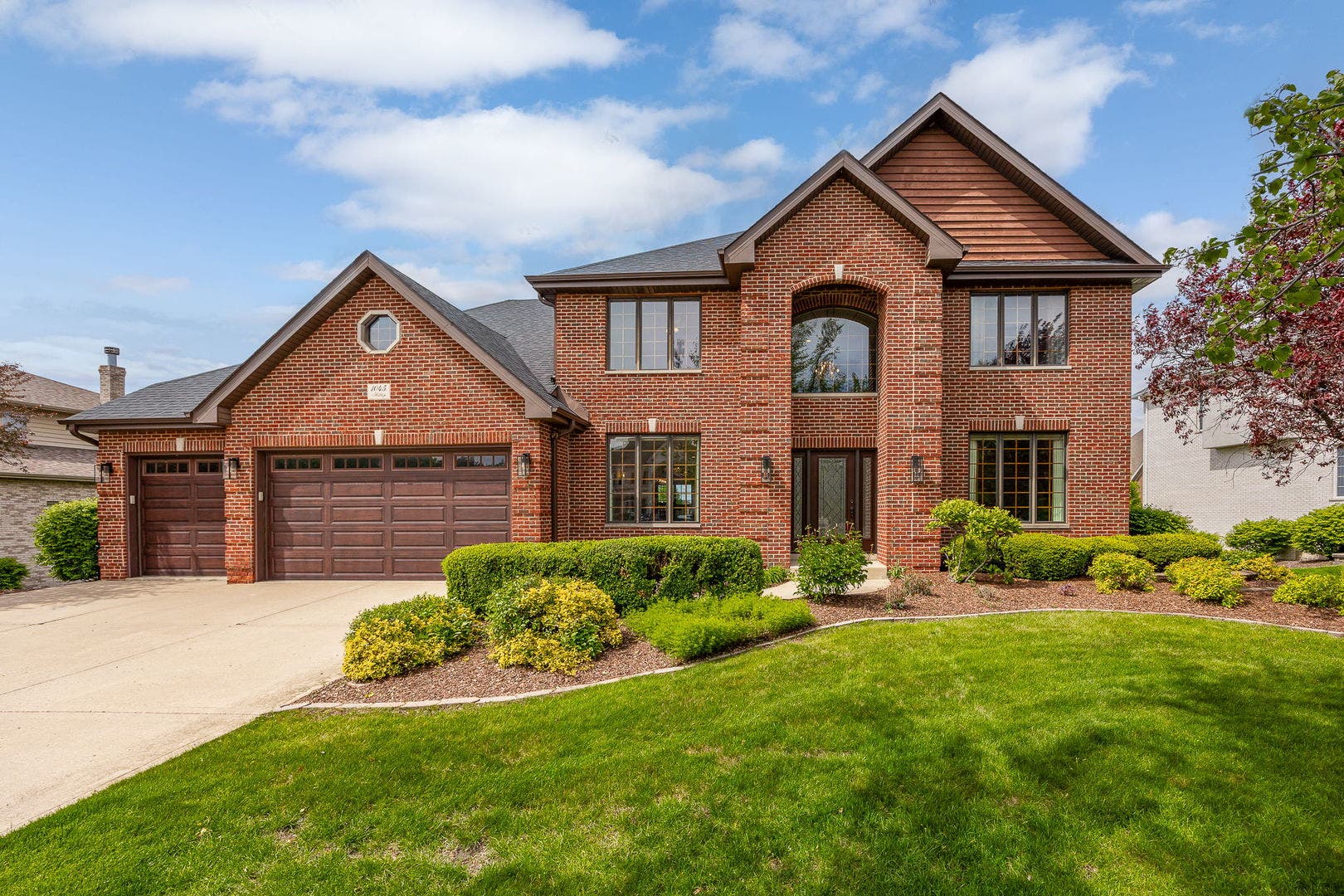 1045 Hilltop Drive, Lemont, IL 60439 1045 Hilltop Drive, Lemont, IL 60439