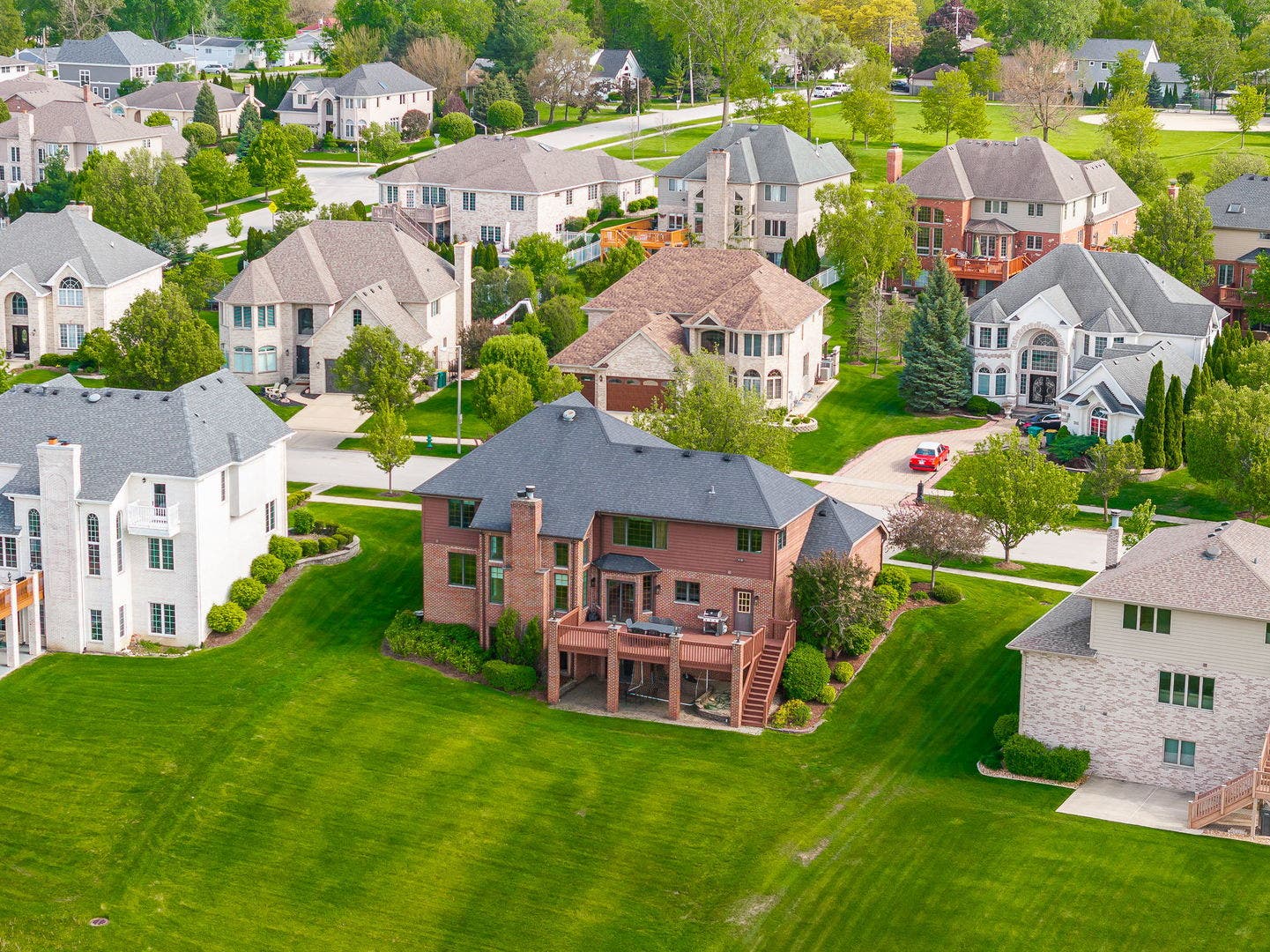 1045 Hilltop Drive, Lemont, IL 60439 1045 Hilltop Drive, Lemont, IL 60439