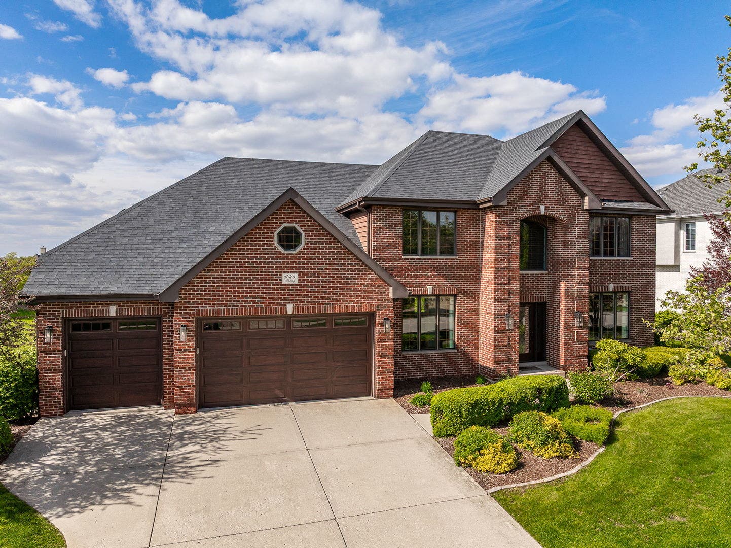 1045 Hilltop Drive, Lemont, IL 60439 1045 Hilltop Drive, Lemont, IL 60439