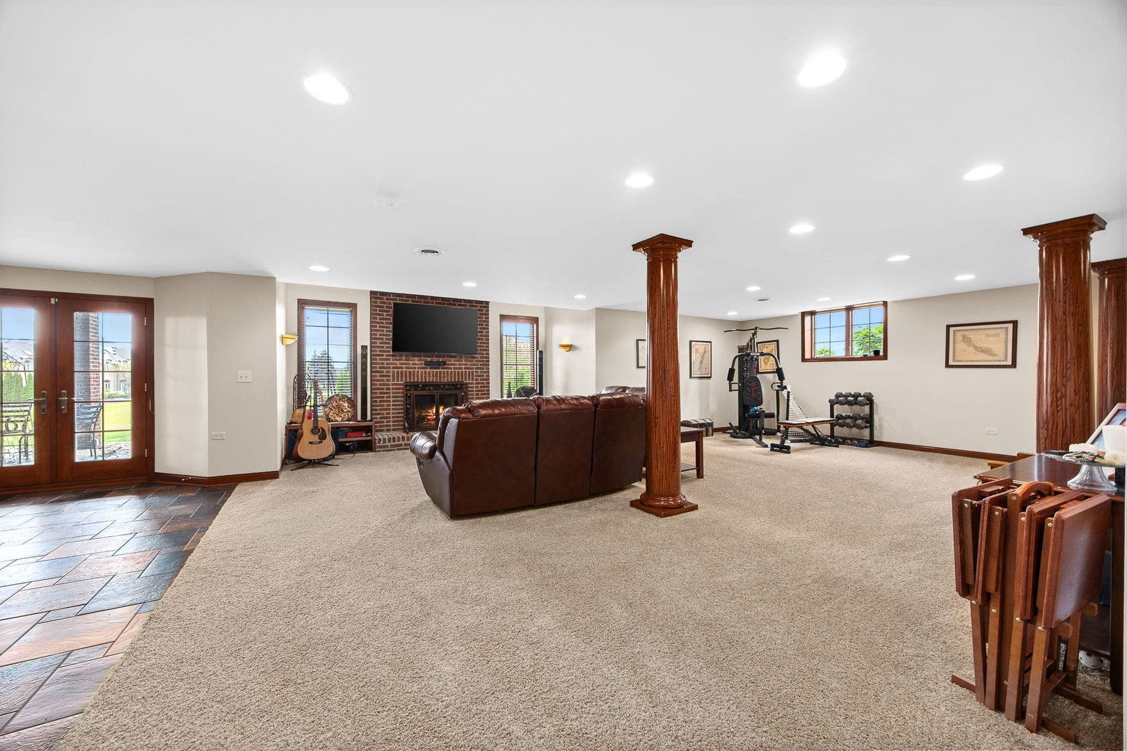 1045 Hilltop Drive, Lemont, IL 60439 1045 Hilltop Drive, Lemont, IL 60439