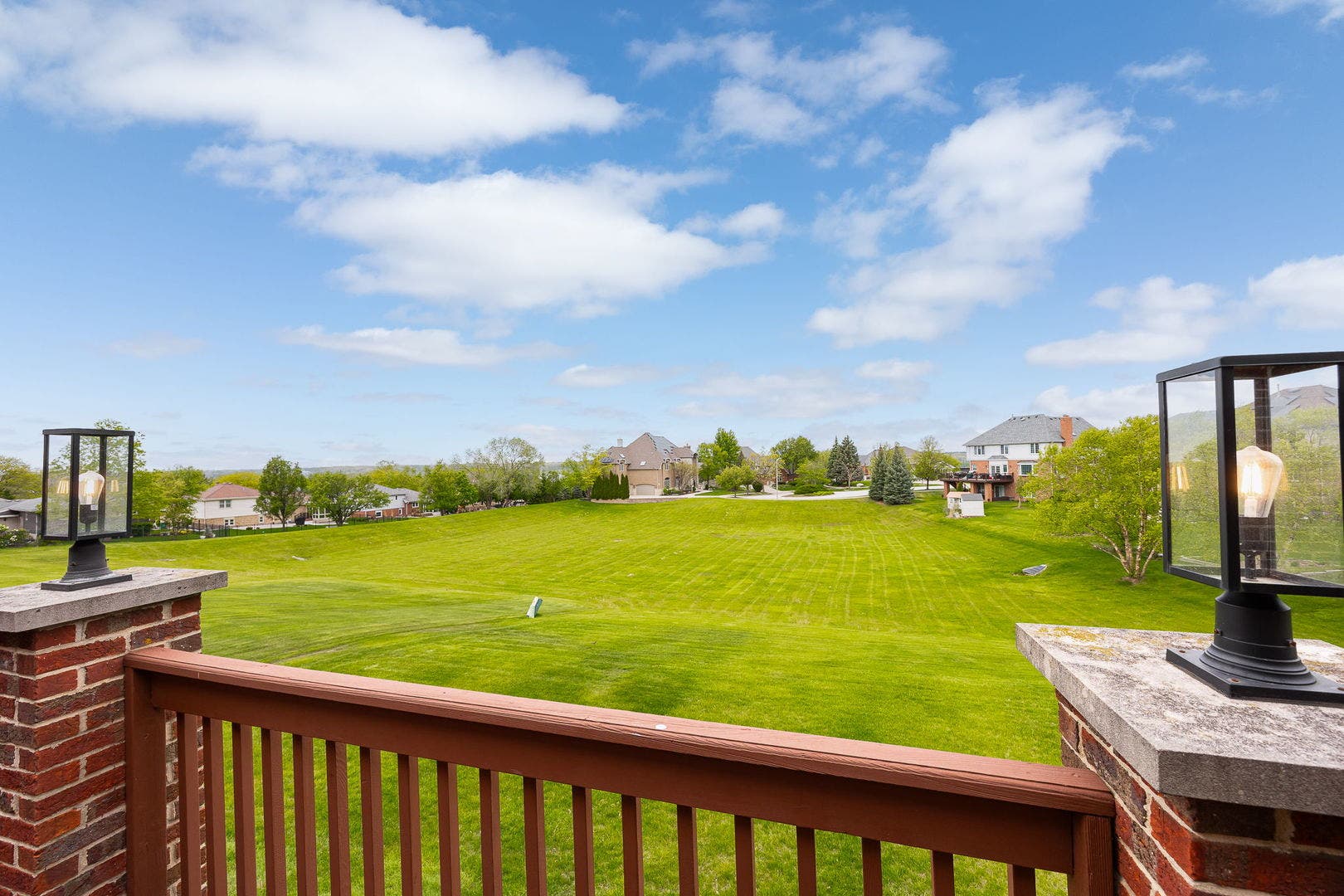 1045 Hilltop Drive, Lemont, IL 60439 1045 Hilltop Drive, Lemont, IL 60439
