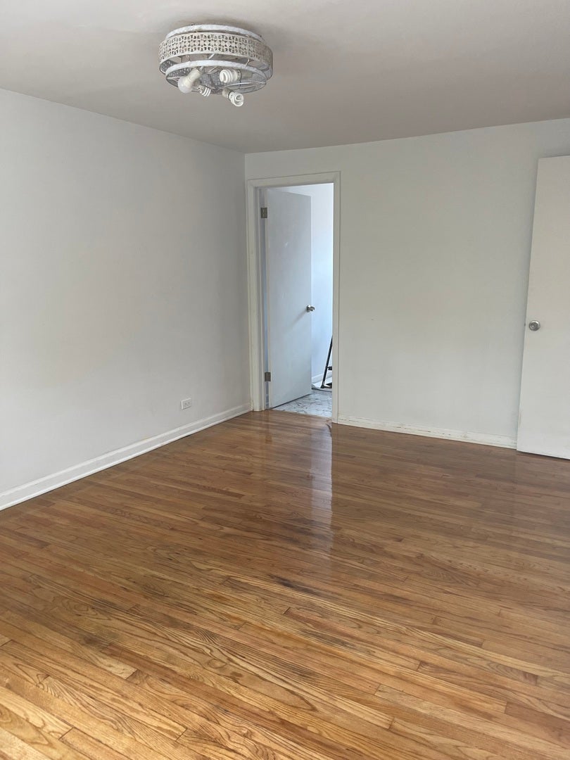2646 E 77th Street, Chicago, IL 60649 2646 E 77th Street, Chicago, IL 60649