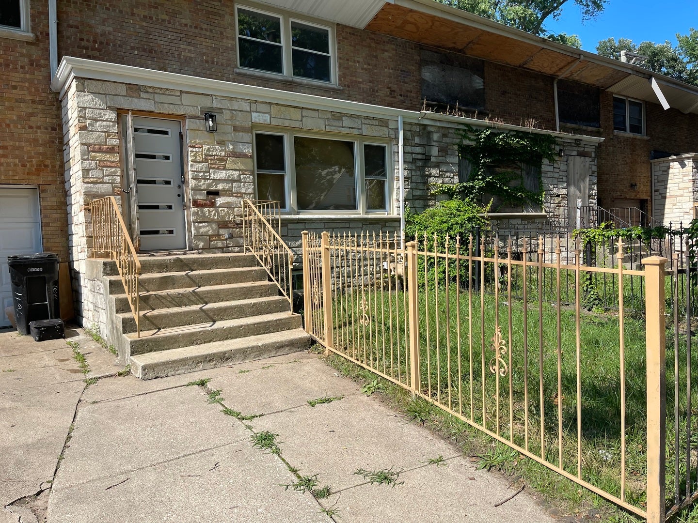 2646 E 77th Street, Chicago, IL 60649 2646 E 77th Street, Chicago, IL 60649