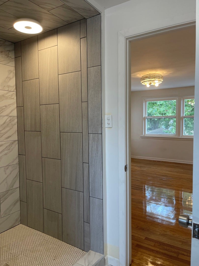 2646 E 77th Street, Chicago, IL 60649 2646 E 77th Street, Chicago, IL 60649