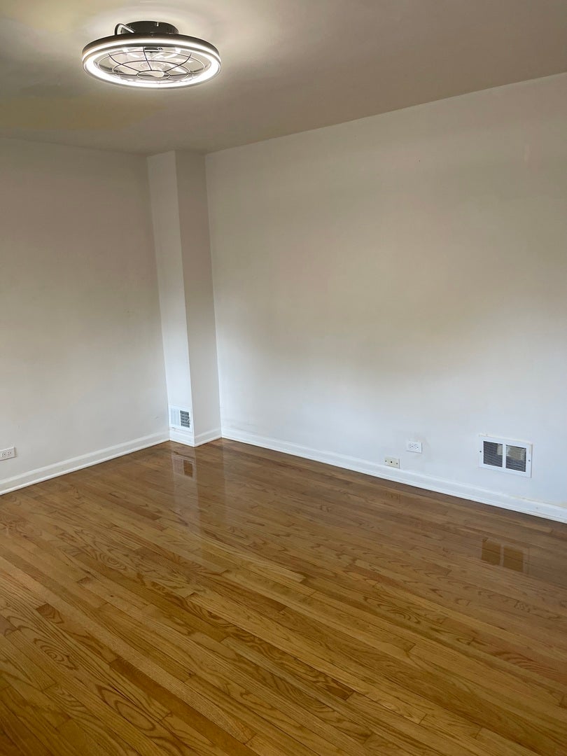 2646 E 77th Street, Chicago, IL 60649 2646 E 77th Street, Chicago, IL 60649