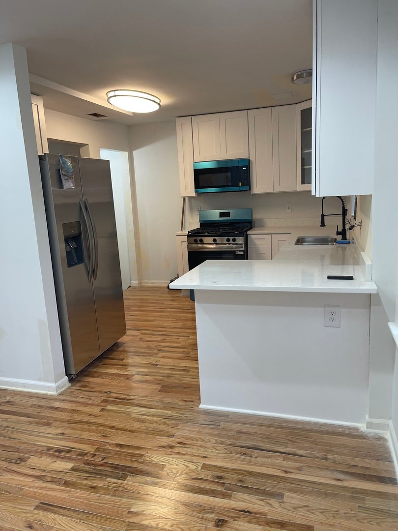 2646 E 77th Street, Chicago, IL 60649 2646 E 77th Street, Chicago, IL 60649