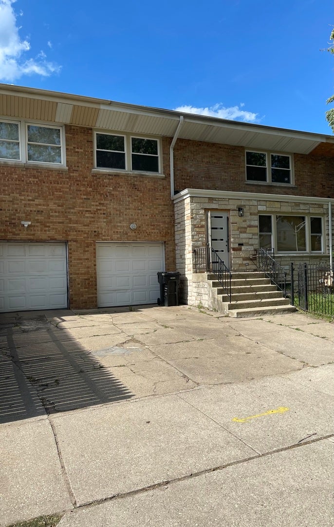 2646 E 77th Street, Chicago, IL 60649 2646 E 77th Street, Chicago, IL 60649