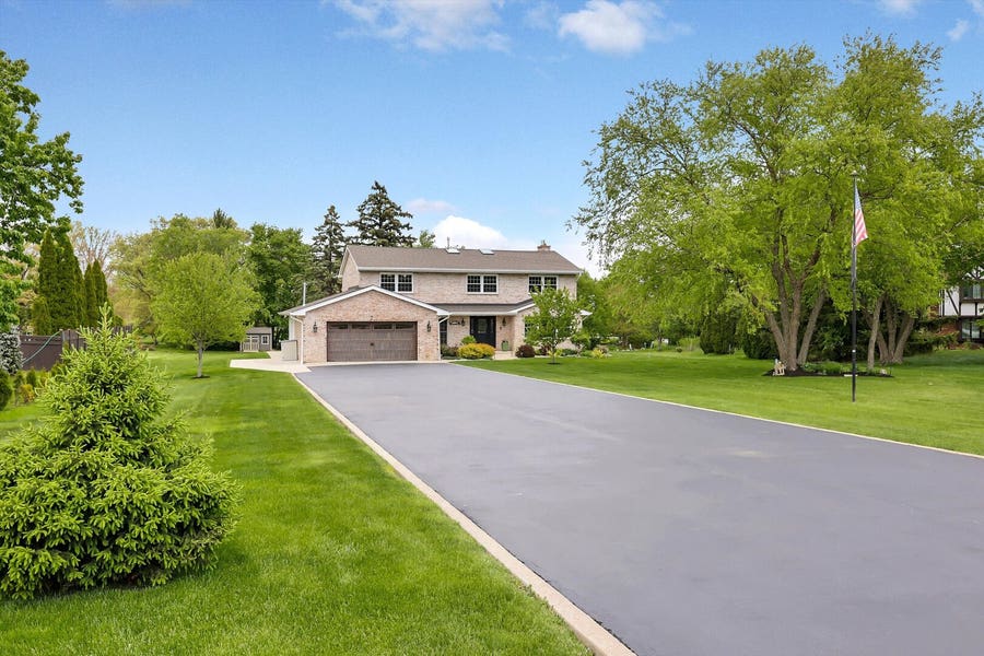 Property photo for 7 Sorrel Court, Lemont, IL