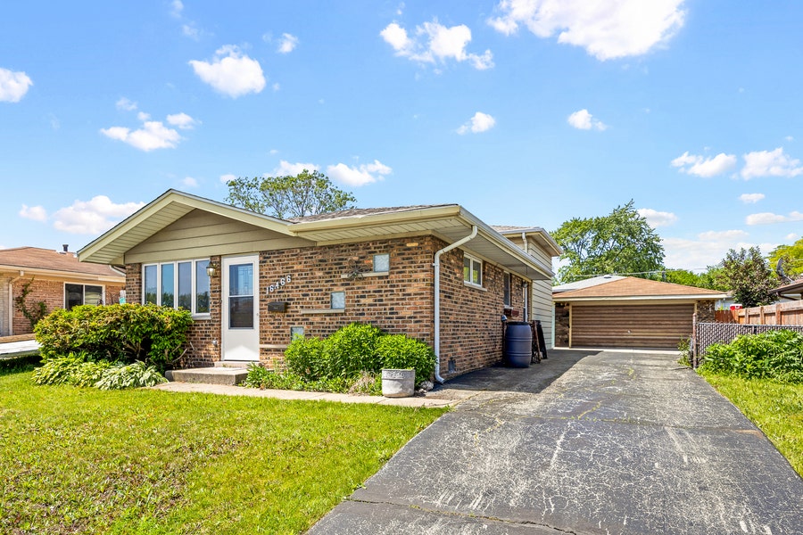 Property photo for 16466 Terry Lane, Oak Forest, IL