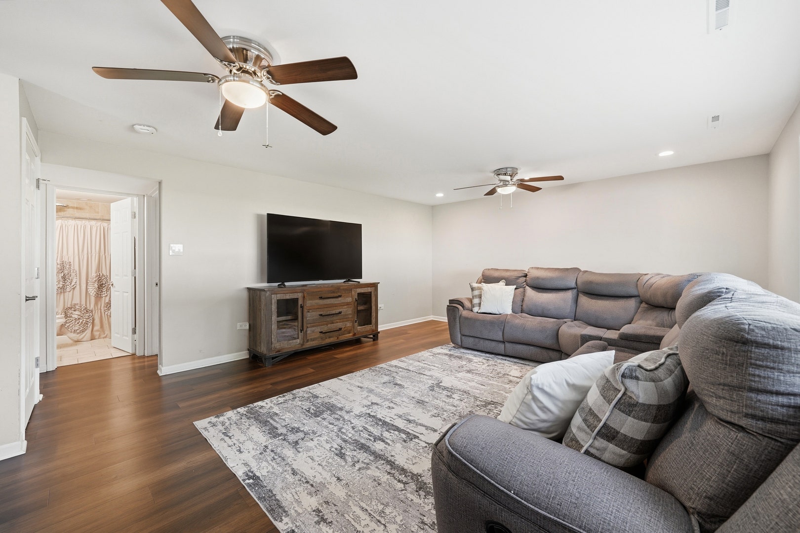 16450 Cherry Hill Avenue, Tinley Park, IL 60487 16450 Cherry Hill Avenue, Tinley Park, IL 60487